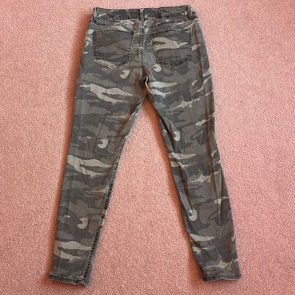 Refuge Camo Jeans Skinny Size 12 - Picture 7 of 7